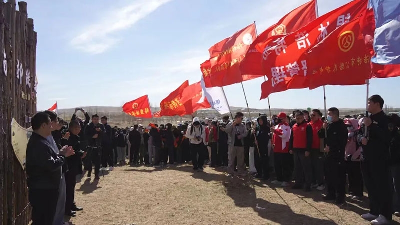 市人大机关支部组织开展“青春同行 徒步山野”南郊徒步主题党日活动